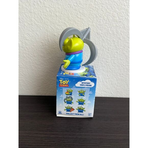 Disney Pixar Toy Story Alien Mystery Vinyl Figure - Claw Machine - Picture 4 of 5